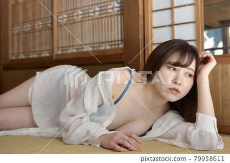 A young woman in underwear relaxing in a Japanese-style room in an old folk house A young woman in underwear relaxing in a Japanese-style room in an old folk house 79958611