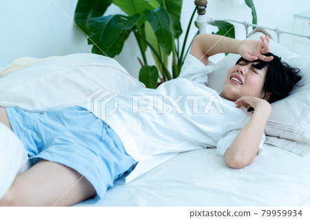 Sleepless young woman 79959934