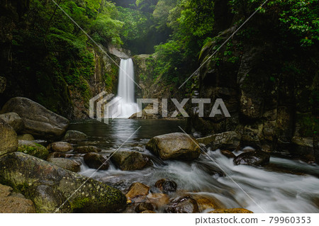 鳴澤瀑布 Shinshiro City Fresh Green Waterfall 風景 鳴澤瀑布 Shinshiro City Fresh Green Waterfall 風景 79960353