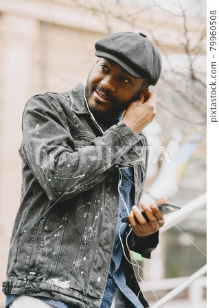 Outdoor portrait of an African business man 79960508