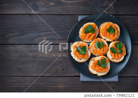 Sandwiches with bread zucchini caviar tomatoes onions. Homemade vegetarian food. Canned stewed vegetable. wooden background top view, copy space Sandwiches with bread zucchini caviar tomatoes onions. Homemade vegetarian food. Canned stewed vegetable. wooden background top view, copy space 79962121