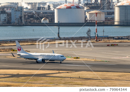 [Haneda Airport Terminal 1 JAL landing] 79964344