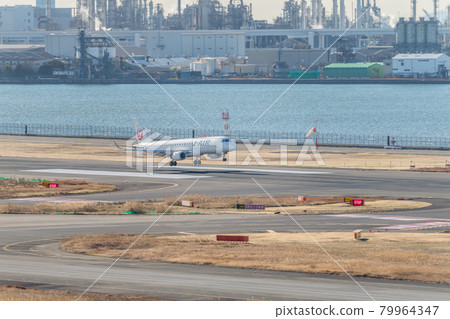 [Haneda Airport Terminal 1 JAL landing] 79964347