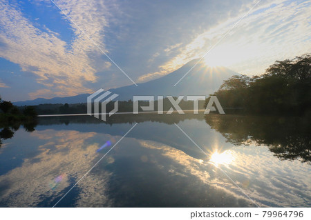 雙鑽石富士和狸湖 雙鑽石富士和狸湖 79964796