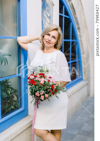 White dress best sale for older lady