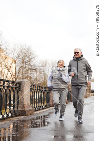 Senior Couple Running in Winter Senior Couple Running in Winter 79969279