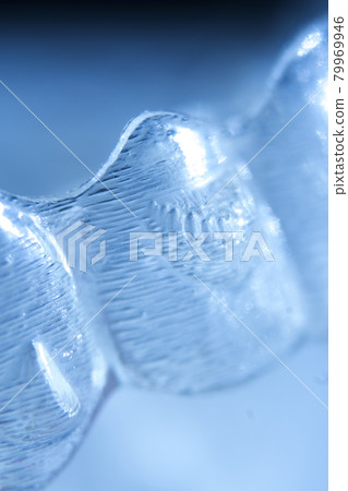 Invisible bracket aligners Invisible bracket aligners 79969946