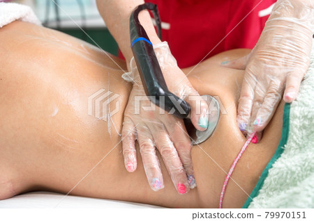Radio Frequency bodyTreatment in beauty salon. 79970151