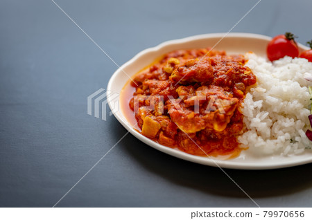 Spice curry made with three kinds of spices without using roux 79970656