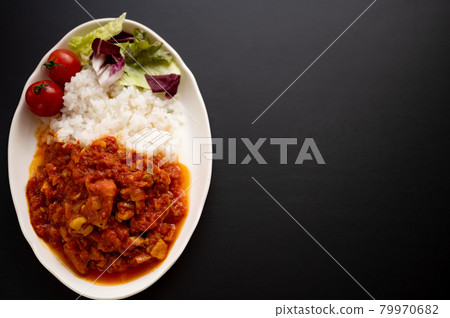 Spice curry made with three kinds of spices without using roux 79970682