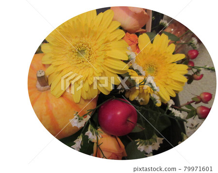 Warm colors / autumn / flower arrangement 79971601