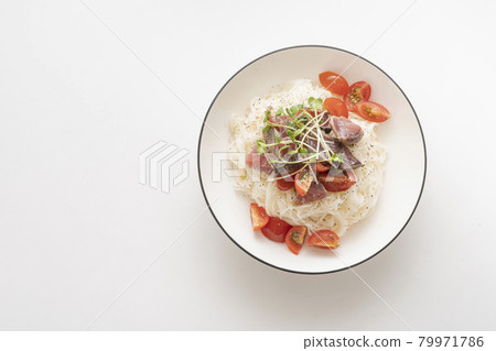 Arranged somen noodles with bonito flakes and petit tomatoes 79971786