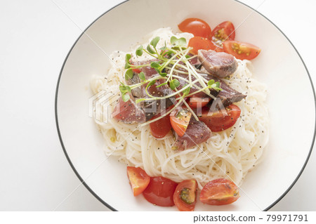 Arranged somen noodles with bonito flakes and petit tomatoes 79971791