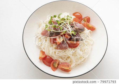 Arranged somen noodles with bonito flakes and petit tomatoes Arranged somen noodles with bonito flakes and petit tomatoes 79971793