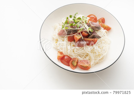 Arranged somen noodles with bonito flakes and petit tomatoes Arranged somen noodles with bonito flakes and petit tomatoes 79971825