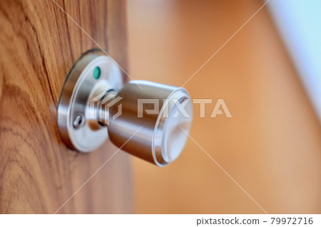 door knob  79972716