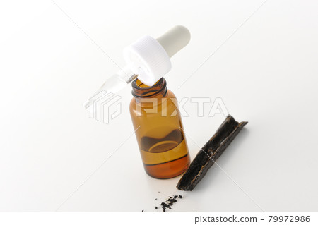 Shooting aroma bottles and vanilla beans on a white background 79972986