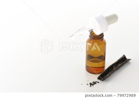 Shooting aroma bottles and vanilla beans on a white background 79972989