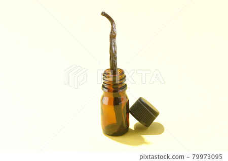 Aroma bottle and vanilla beans Aroma bottle and vanilla beans 79973095