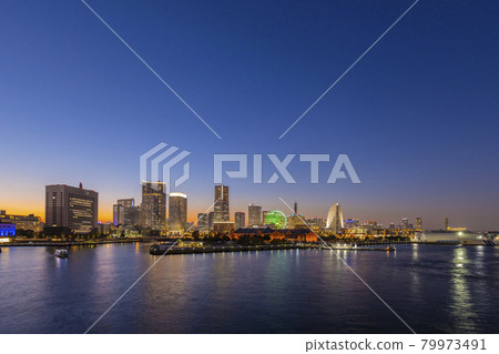 Night view of Yokohama Minato Mirai 79973491