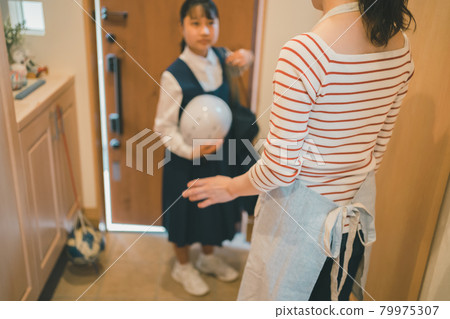 Junior high school mom Junior high school mom 79975307