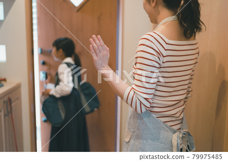 初中媽媽 79975485