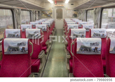 The train was empty due to the epidemic 79980956