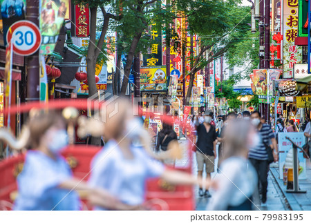 日本東京的橫濱都市風景在第四個聲明之下。感染正在蔓延,但在橫濱唐人街看到遊客...... = 7月19日 日本東京的橫濱都市風景在第四個聲明之下。感染正在蔓延,但在橫濱唐人街看到遊客...... = 7月19日 79983195