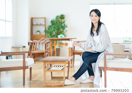 Women Living Coffee Lifestyle 79993203