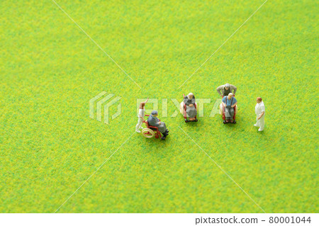 坐在輪椅上的老人和看護者的形象 坐在輪椅上的老人和看護者的形象 80001044