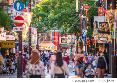 日本東京的橫濱都市風景在第四個聲明之下。感染正在蔓延，但在橫濱唐人街看到遊客...... = 7月19日 80001626