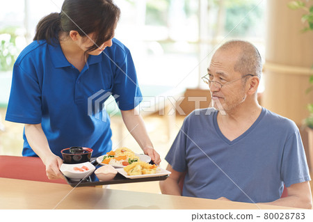 為老人服務的看護人 80028783