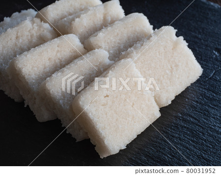 日式點心“輕煙”。日本九州地區的特產。 日式點心“輕煙”。日本九州地區的特產。 80031952