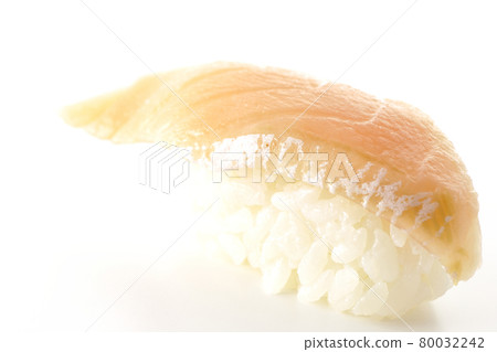 只有鮭魚握壽司在白色背景上單獨拍攝 只有鮭魚握壽司在白色背景上單獨拍攝 80032242