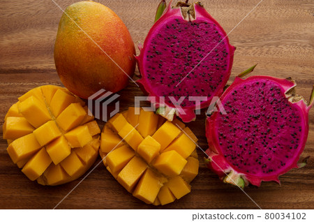 Tropical fruit mango and dragon fruit 80034102