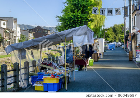 岐阜縣高山市宮川沿岸的宮川早市 80049687