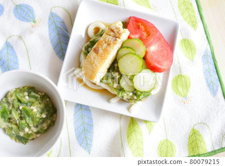 Udon with okra, omelet and summer vegetables Udon with okra, omelet and summer vegetables 80079215