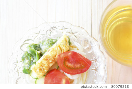 Close-up of okra, omelet and summer vegetable udon Close-up of okra, omelet and summer vegetable udon 80079218