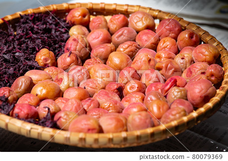 Salted plum. Dried for soil with a colander 80079369