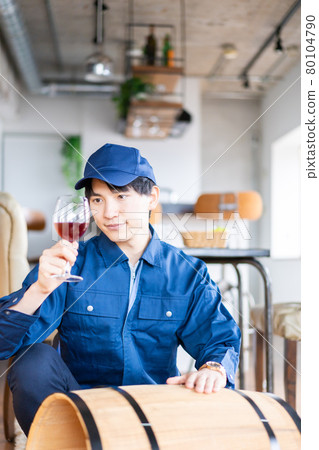 釀造高品質葡萄酒的釀酒師 釀造高品質葡萄酒的釀酒師 80104790