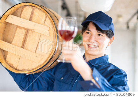 釀造高品質葡萄酒的釀酒師 釀造高品質葡萄酒的釀酒師 80104809