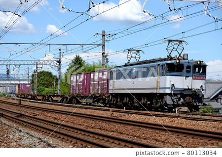 EF65 2057 container freight train going on the Tokaido main line EF65 2057 container freight train going on the Tokaido main line 80113034
