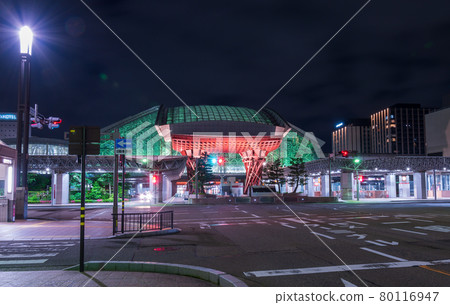金澤站 Motenashi Dome Tsuzumi-mon 的夜景 金澤站 Motenashi Dome Tsuzumi-mon 的夜景 80116947