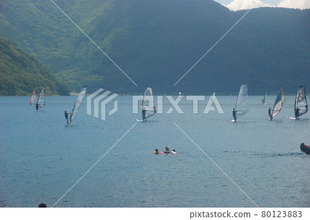 風衝浪(山梨縣南都留郡東本湖/富士河口湖町·民國町,民本町) 風衝浪(山梨縣南都留郡東本湖/富士河口湖町·民國町,民本町) 80123883
