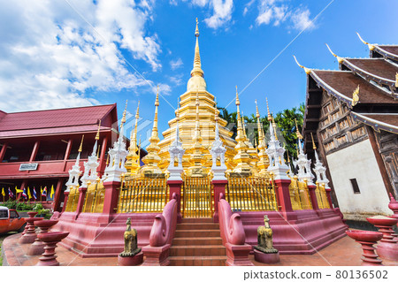 The golden pagoda of Wat Pan Tao in Chiang Mai, Thailand 80136502