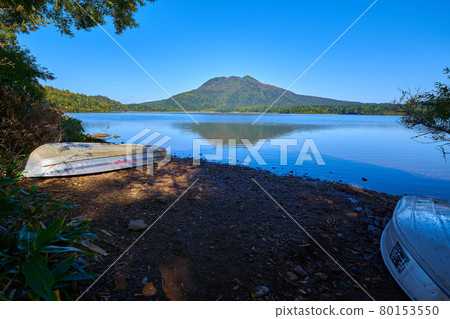 Autumn Oze View Hiuchigatake from the south bank of Ozenuma Autumn Oze View Hiuchigatake from the south bank of Ozenuma 80153550