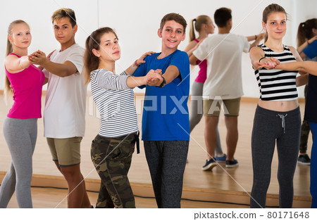 young students dancing pair dance 80171648
