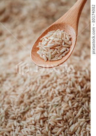 Brown rice in wooden or bamboo spoon Brown rice in wooden or bamboo spoon 80174082