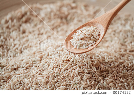 Brown rice in wooden or bamboo spoon Brown rice in wooden or bamboo spoon 80174152