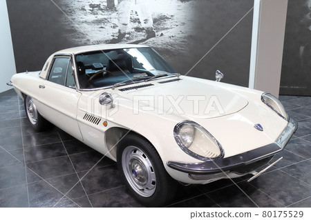 Japan's first rotary engine car Mazda Cosmo Sports 80175529